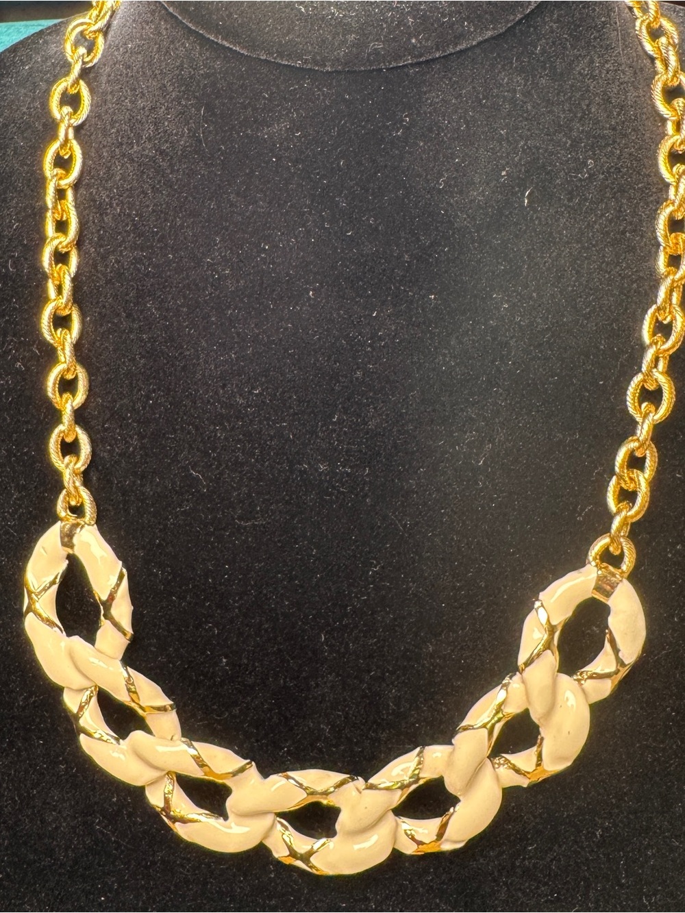 R.J. Graziano Signed Cream/Ivory Enamel Gold Chain Link Bib Statement Necklace